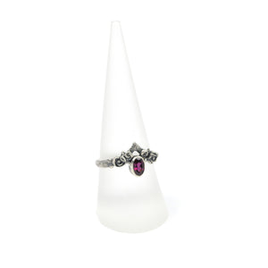 Bague en argent oxydé & Rhodolite