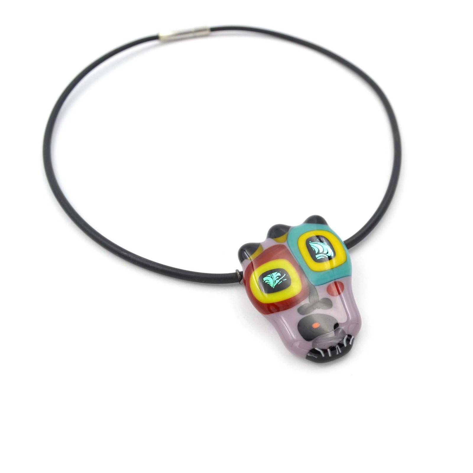 Collier en verre fusionné