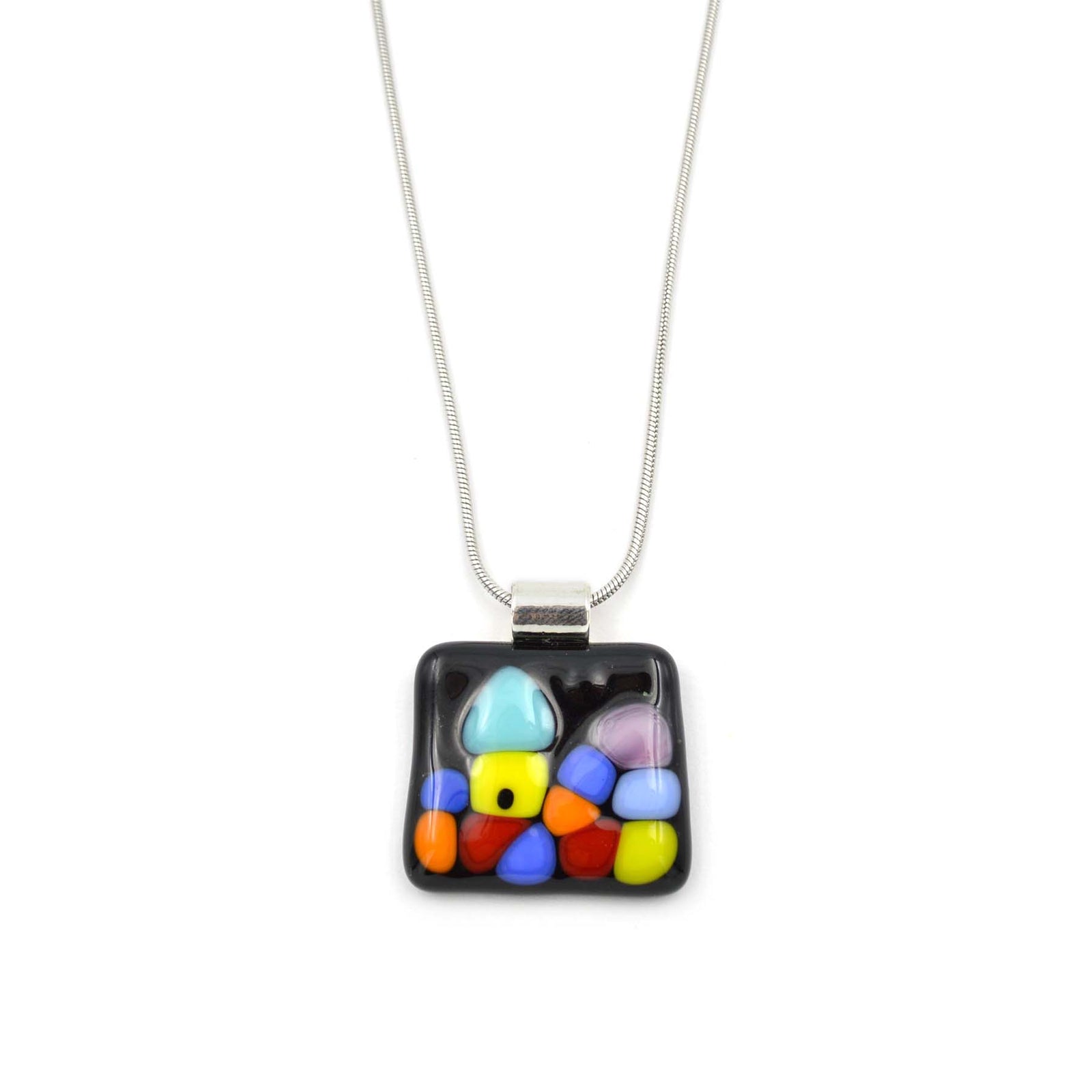 Collier en verre fusionné