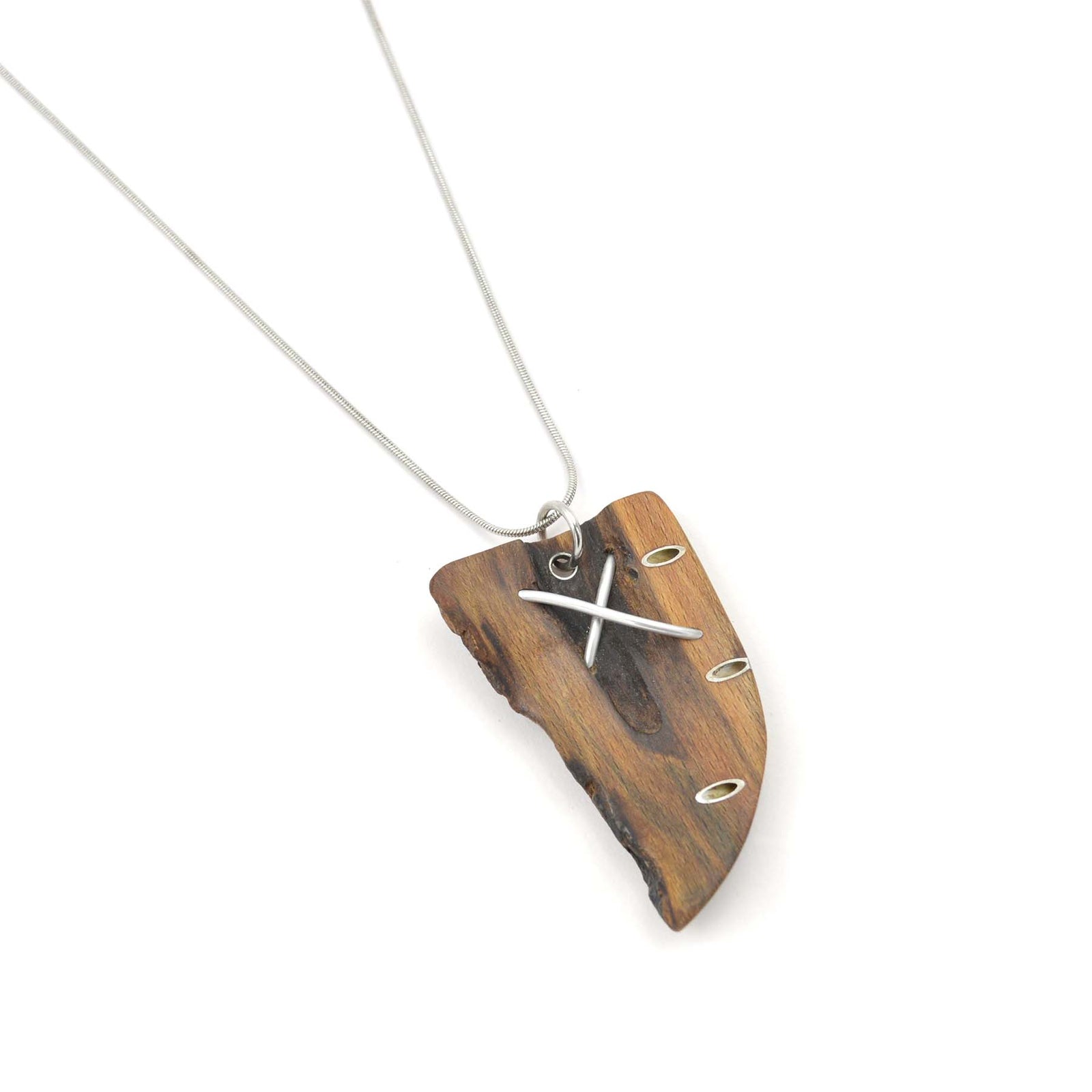Collier en bois
