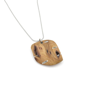 Collier en bois