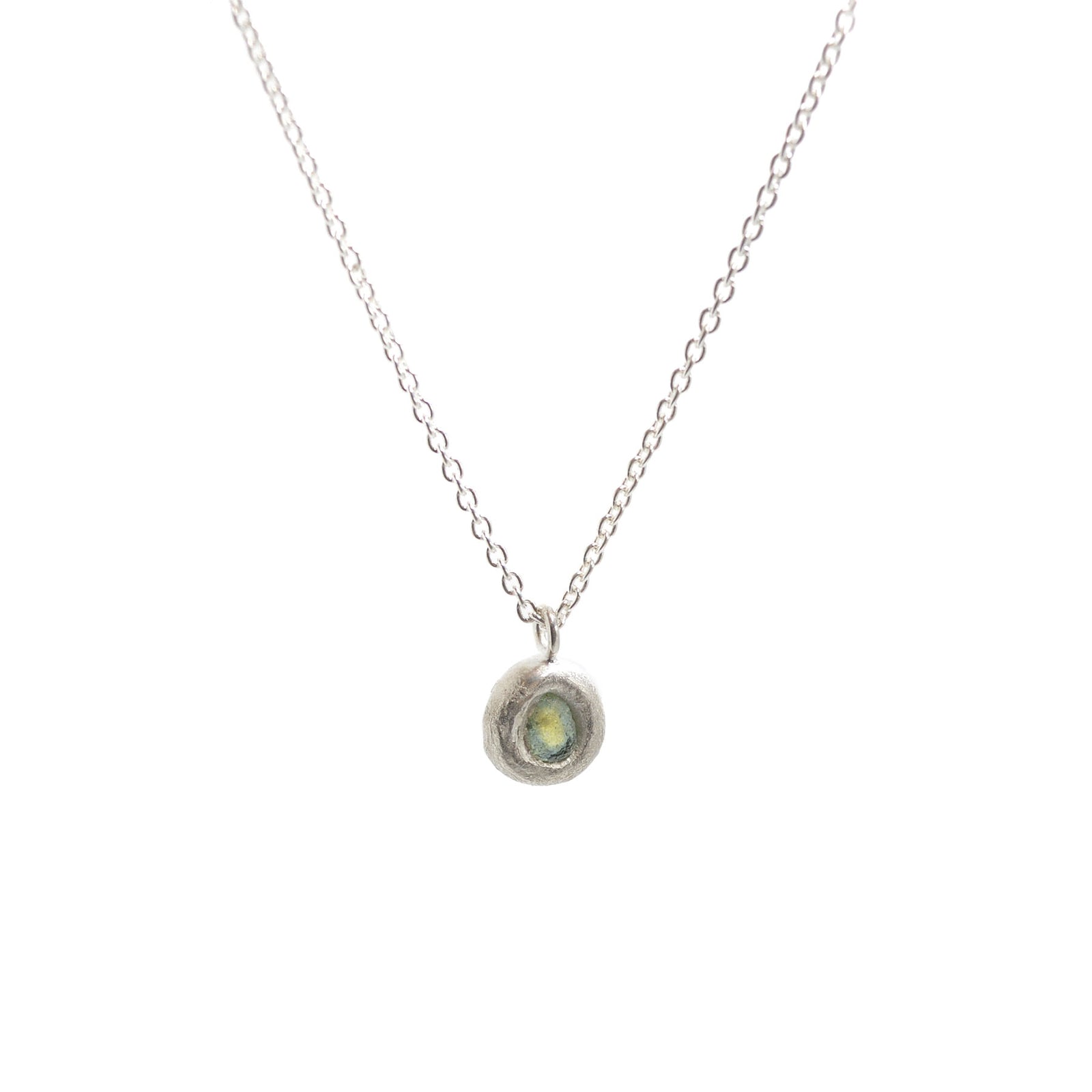 Pendentif avec saphir brut