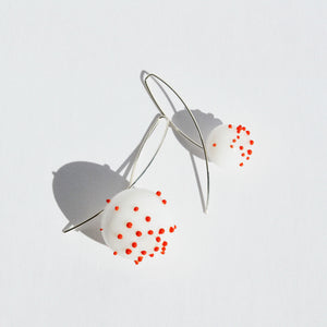 Boucles d’oreille asymétriques en verre soufflé