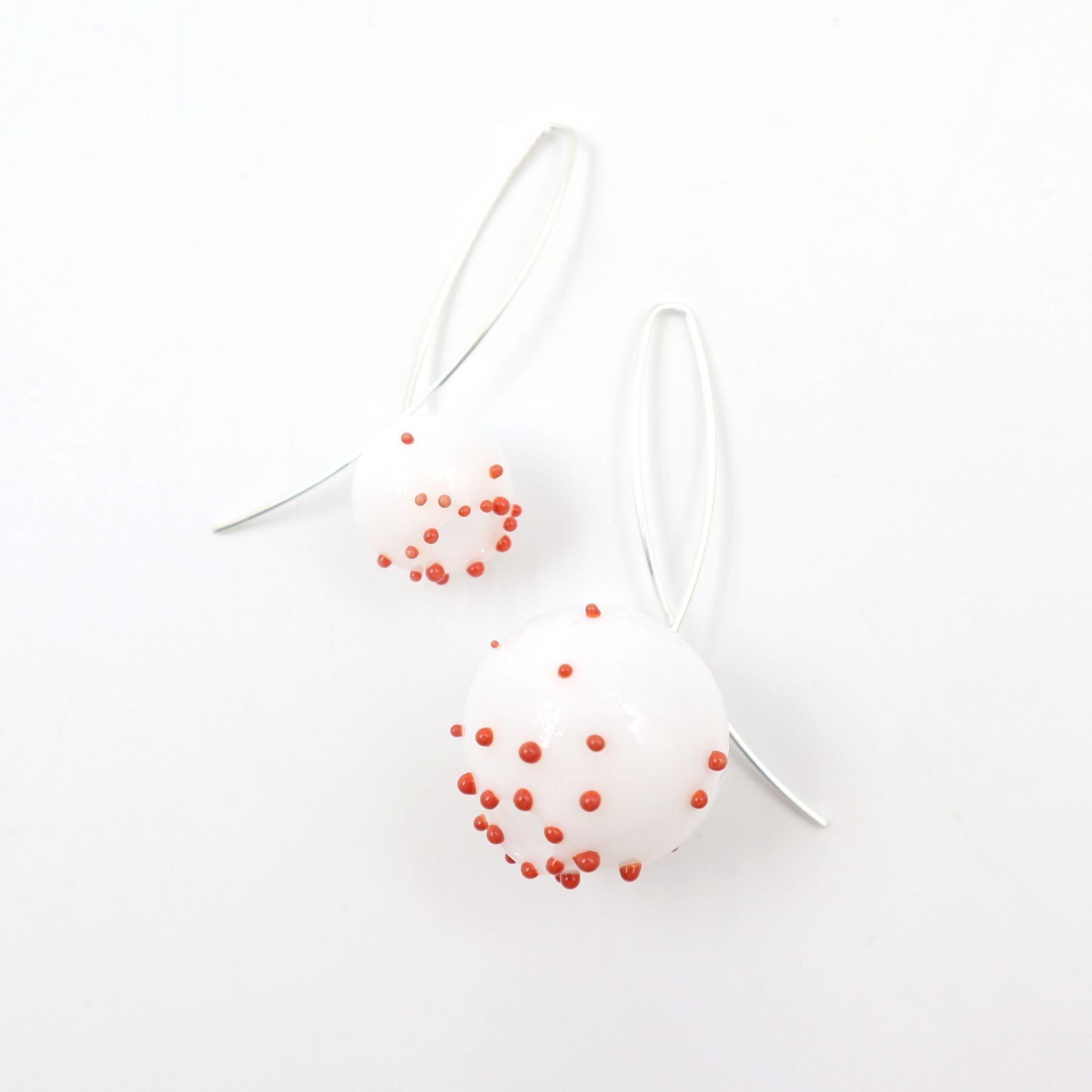 Boucles d’oreille asymétriques en verre soufflé