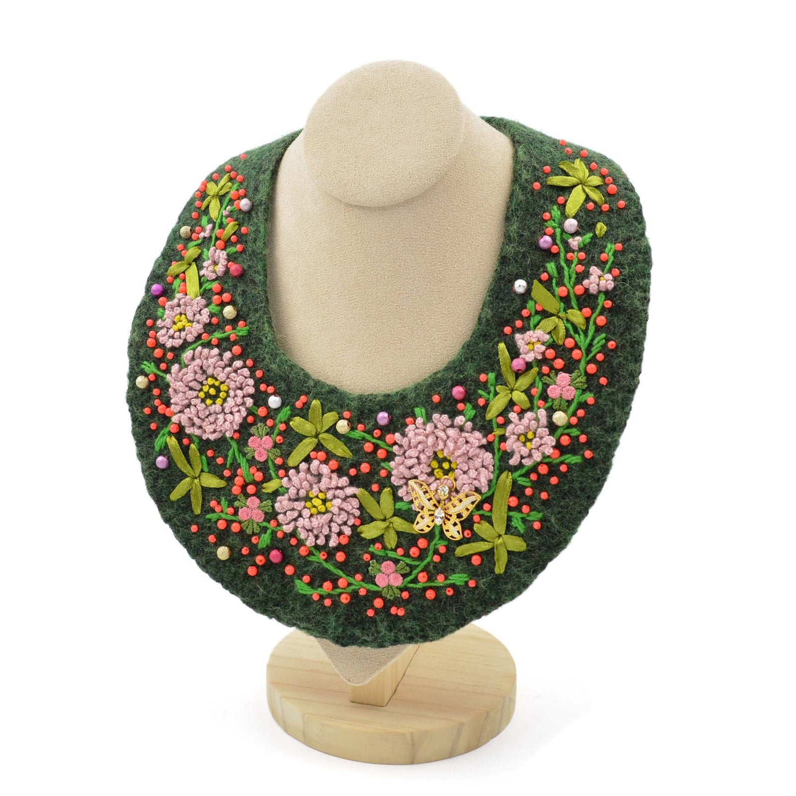 Collier en laine feutrée