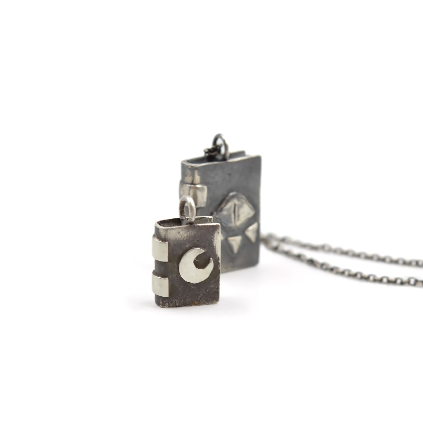 Pendentif Livre de la lune