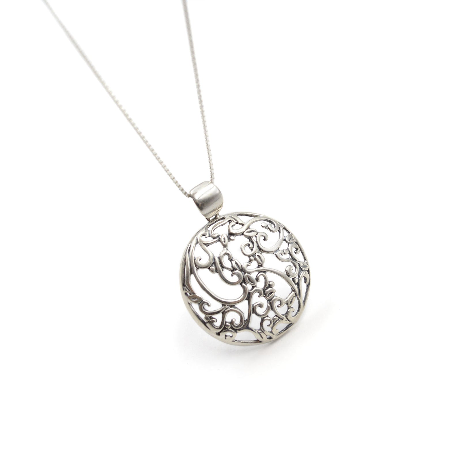 Pendentif en dentelle