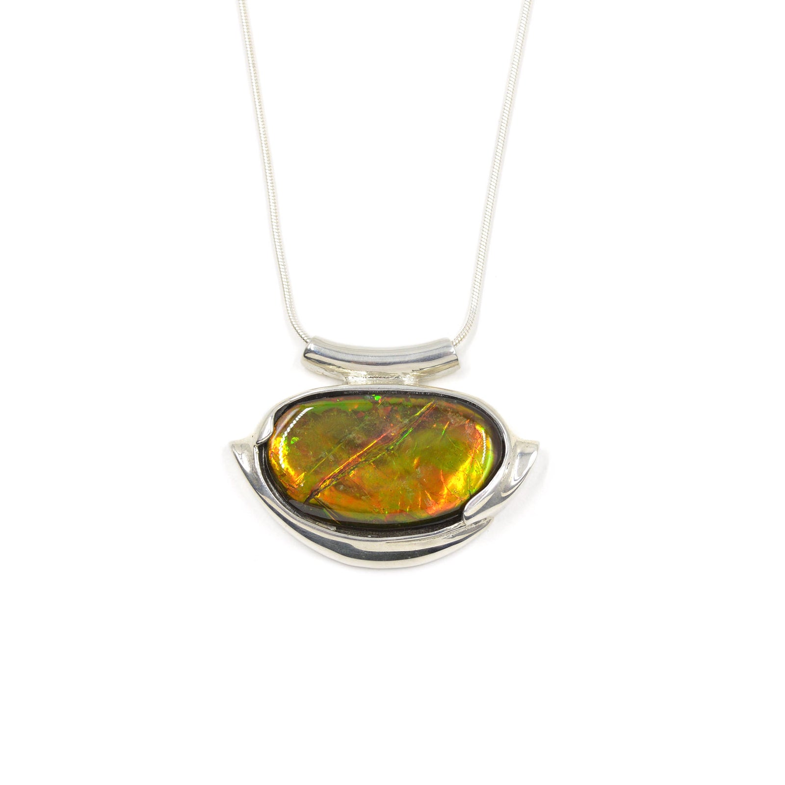Collier avec pierre d'ammolite du Canada