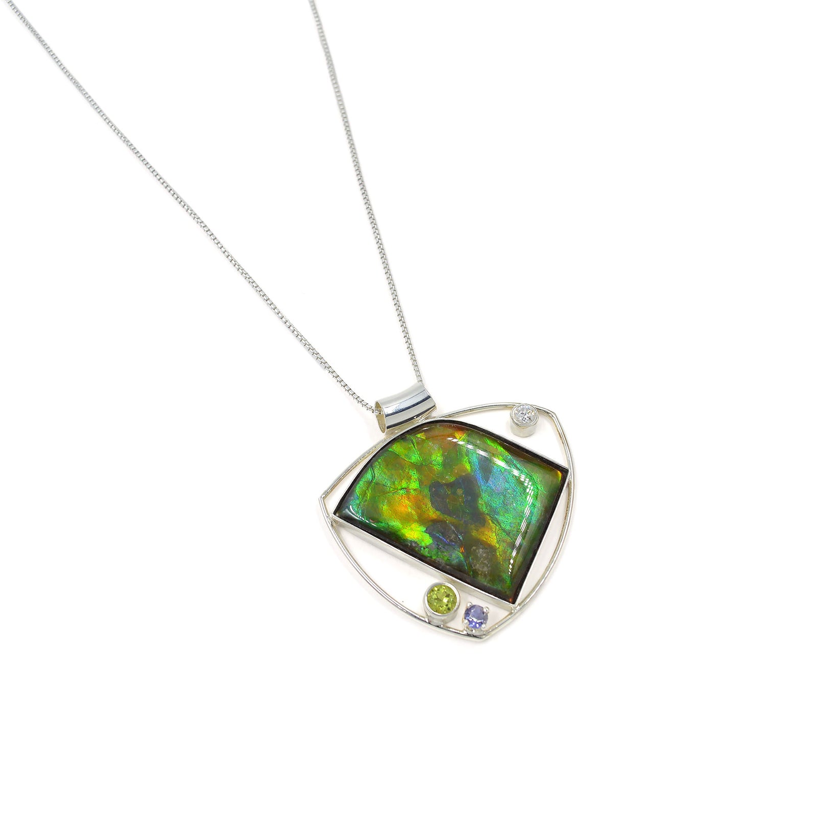 Collier avec pierre d'ammolite du Canada