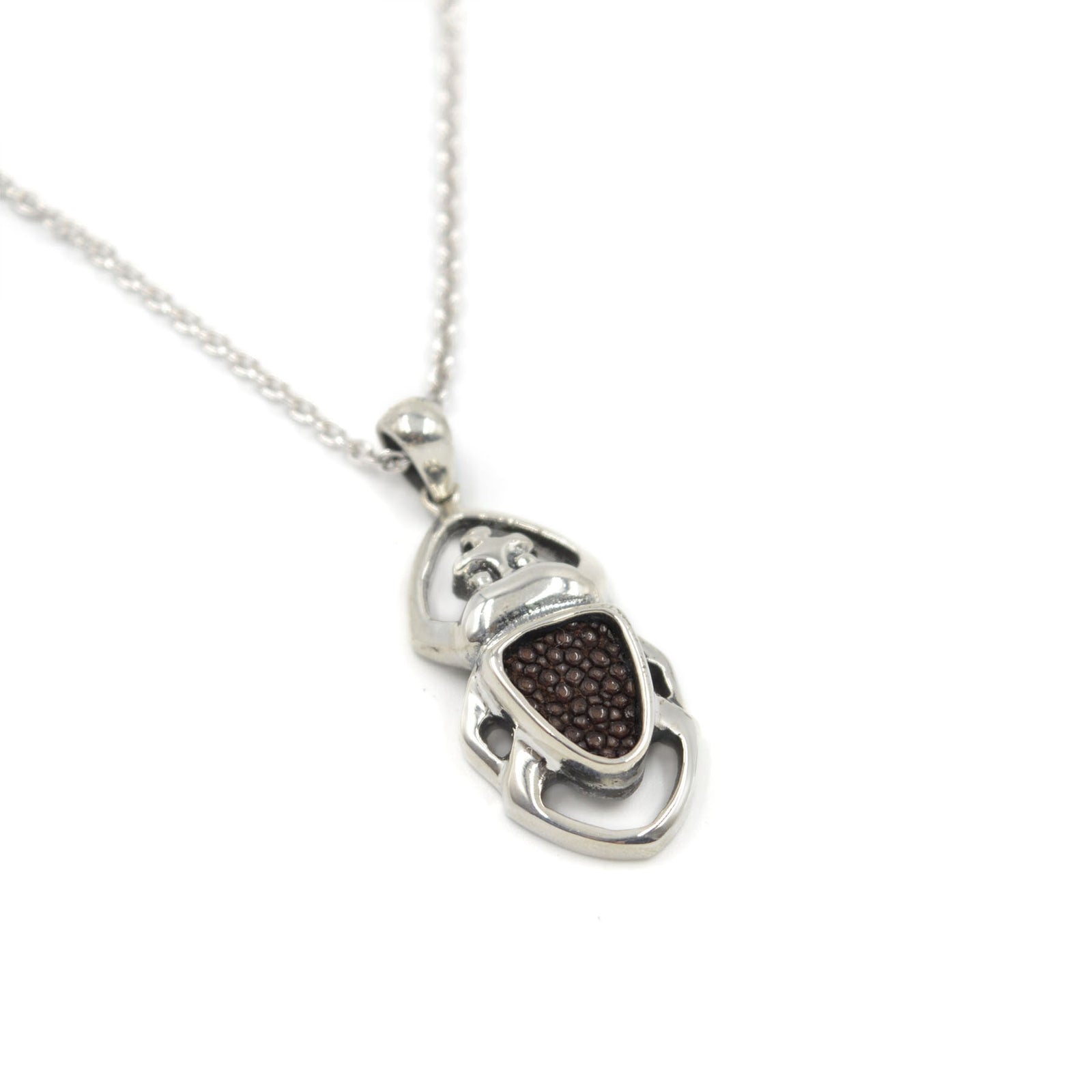 Pendentif Bouclier avec cuir de galuchat