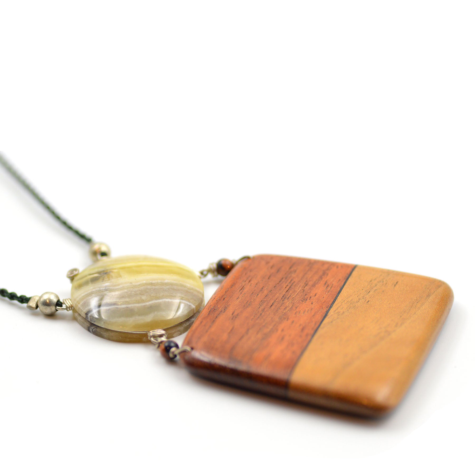 COLLIER EN BOIS